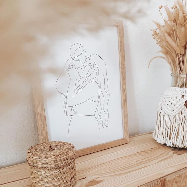 Disegno Line Art di una madre con bambino, postato dall'influencer @mamimitstil